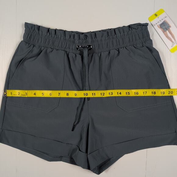 Danskin Paperbag Shorts Women’s S Stormy Weather Charcoal 4” Inseam Pockets NWT - Picture 5 of 12